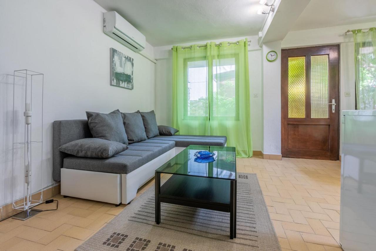 Apartments Zec Selce Exterior photo