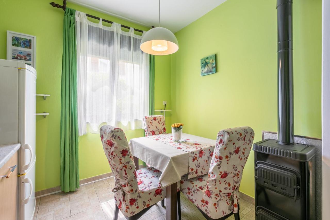 Apartments Zec Selce Exterior photo