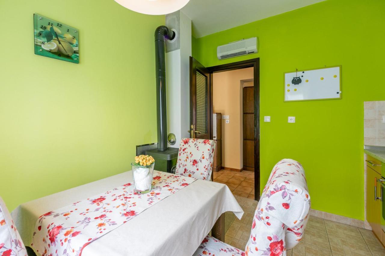 Apartments Zec Selce Exterior photo