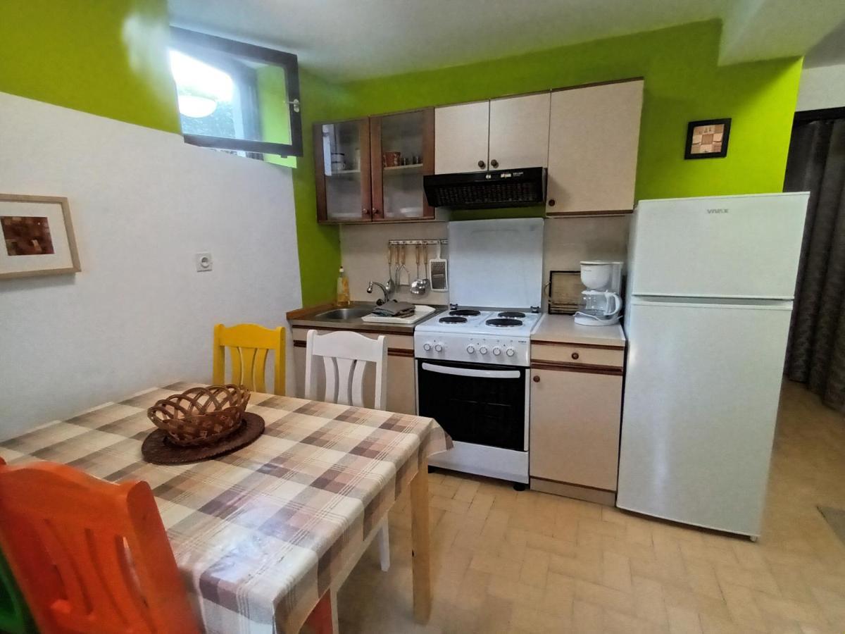 Apartments Zec Selce Exterior photo